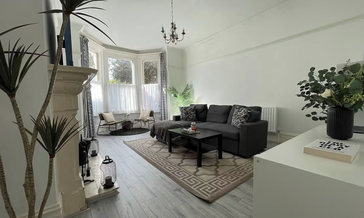 Photo of Livingroom in Northampton