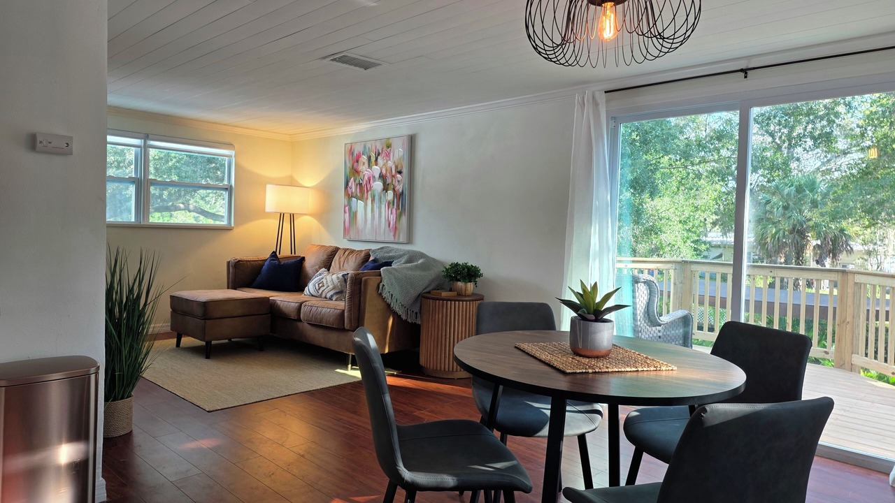 Photo of Livingroom in Weeki Wachee Gardens