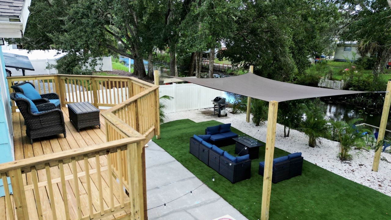 Photo of Patio Balcony in Weeki Wachee Gardens