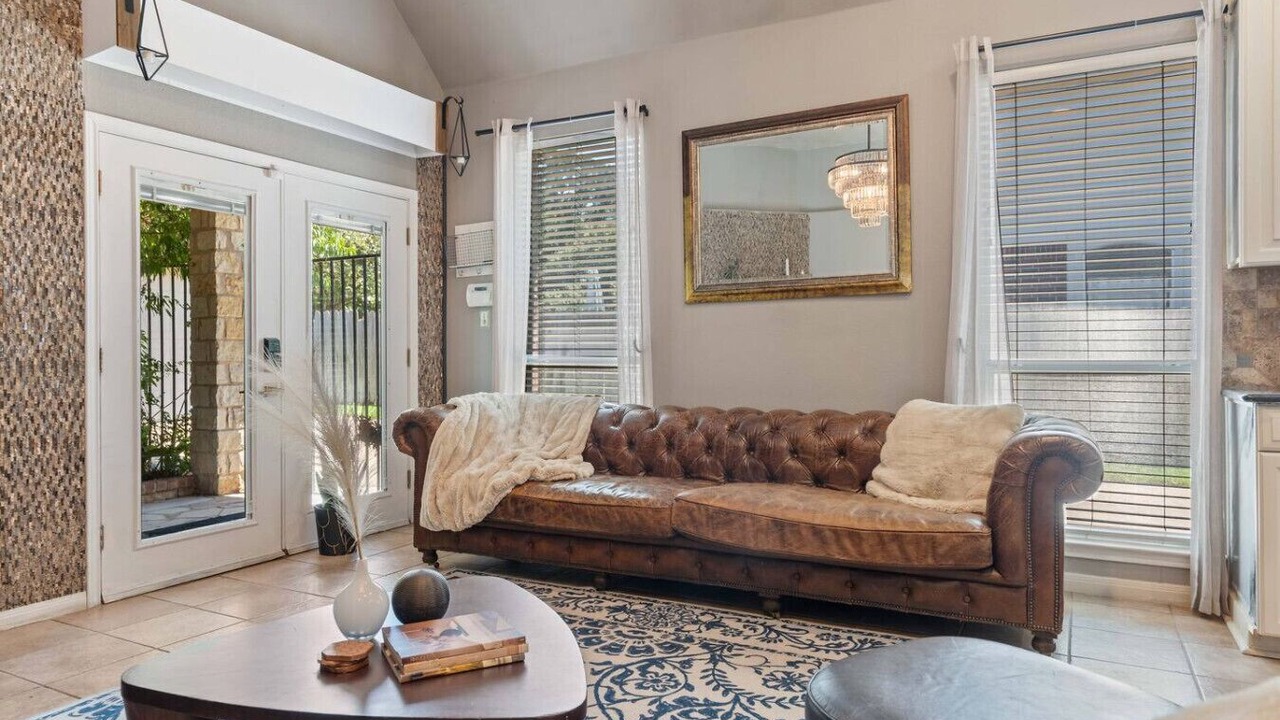 Photo of Livingroom in Forest Ridge