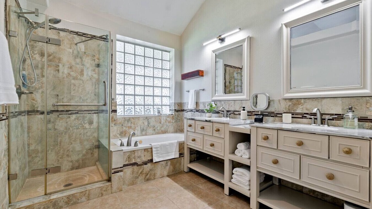 Photo of Bathroom in Forest Ridge