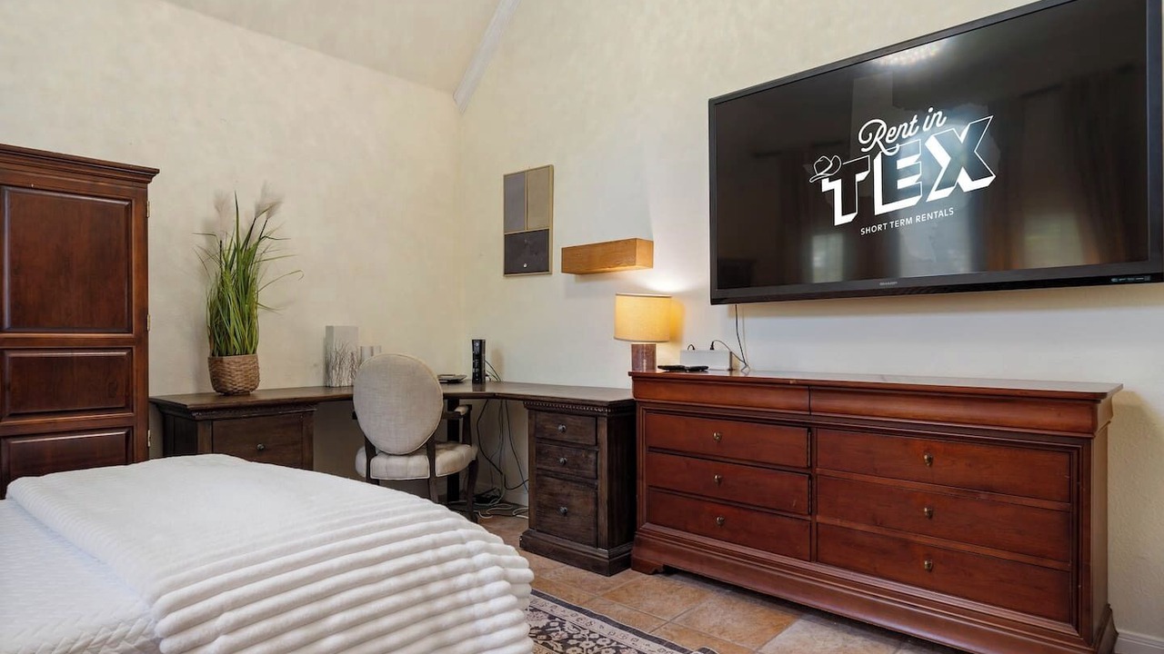 Photo of Bedroom in Forest Ridge
