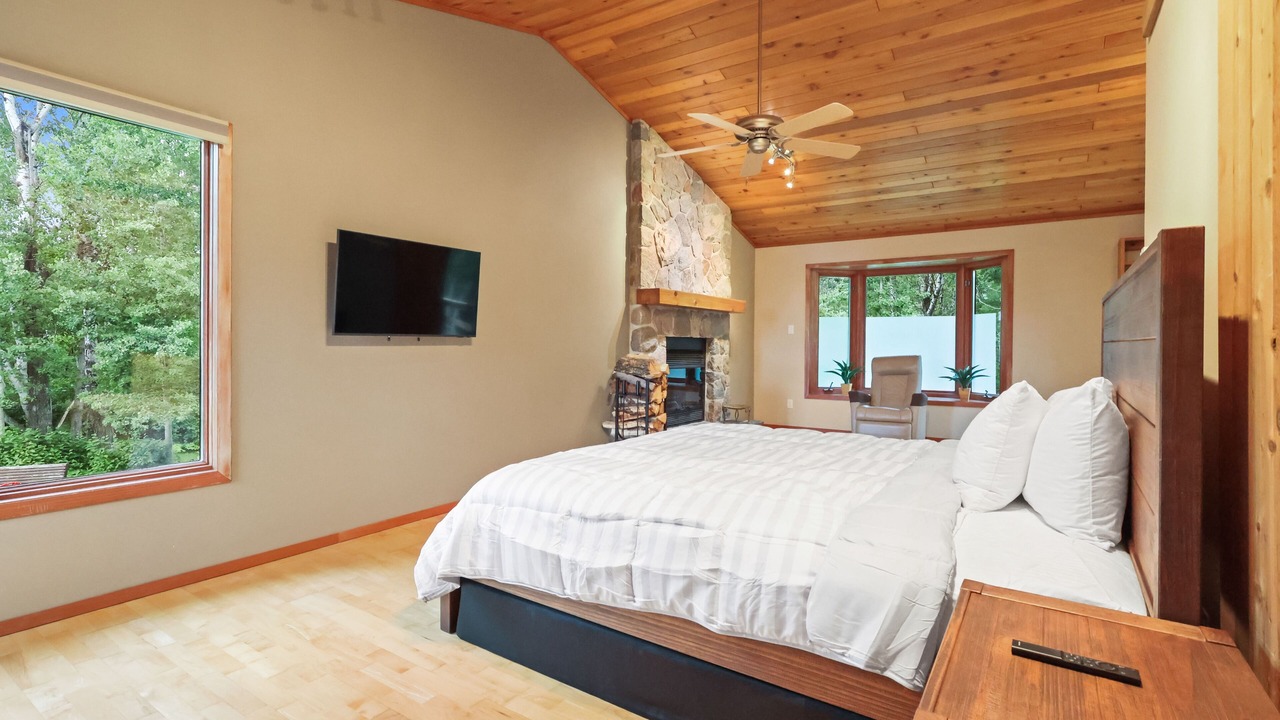 Photo of Bedroom in Onanole