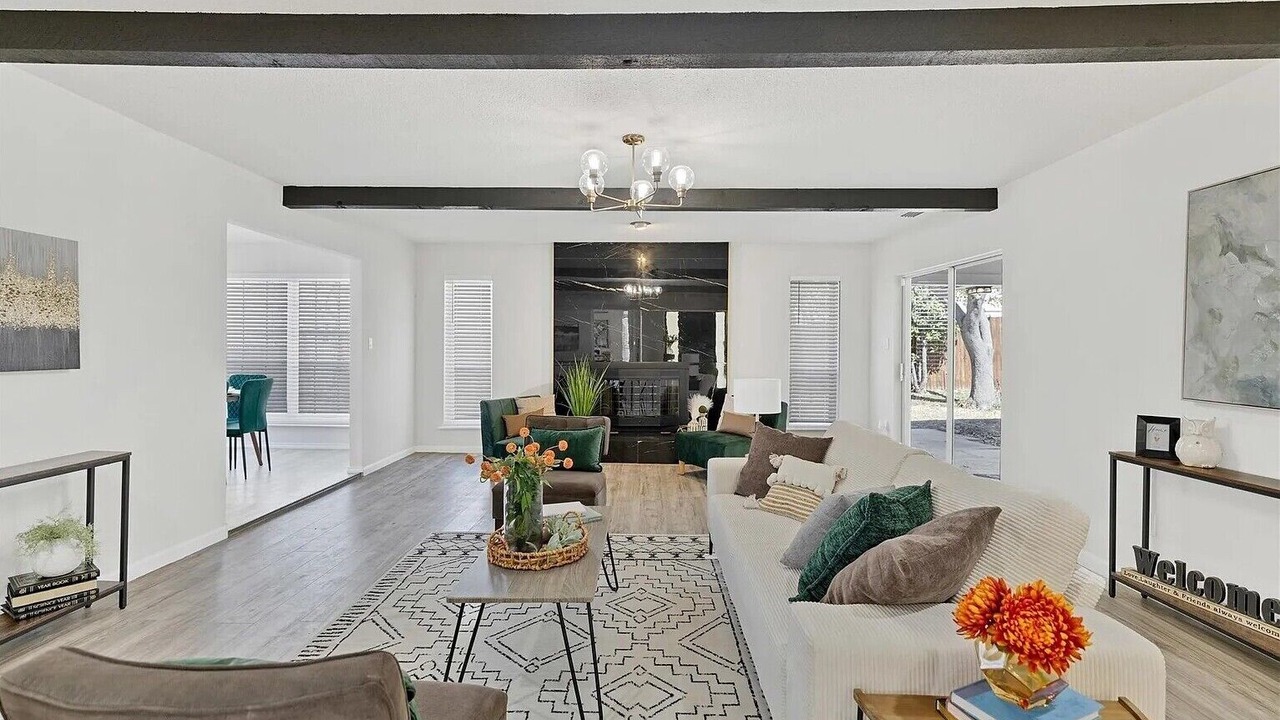 Photo of Livingroom in Carrollton