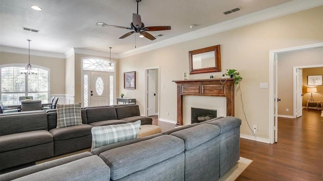 Photo of Livingroom in Tarrant County