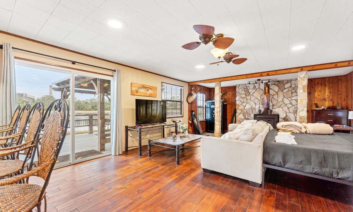 Photo of Livingroom in Northside