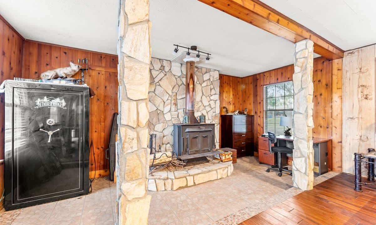Photo of Livingroom in Northside