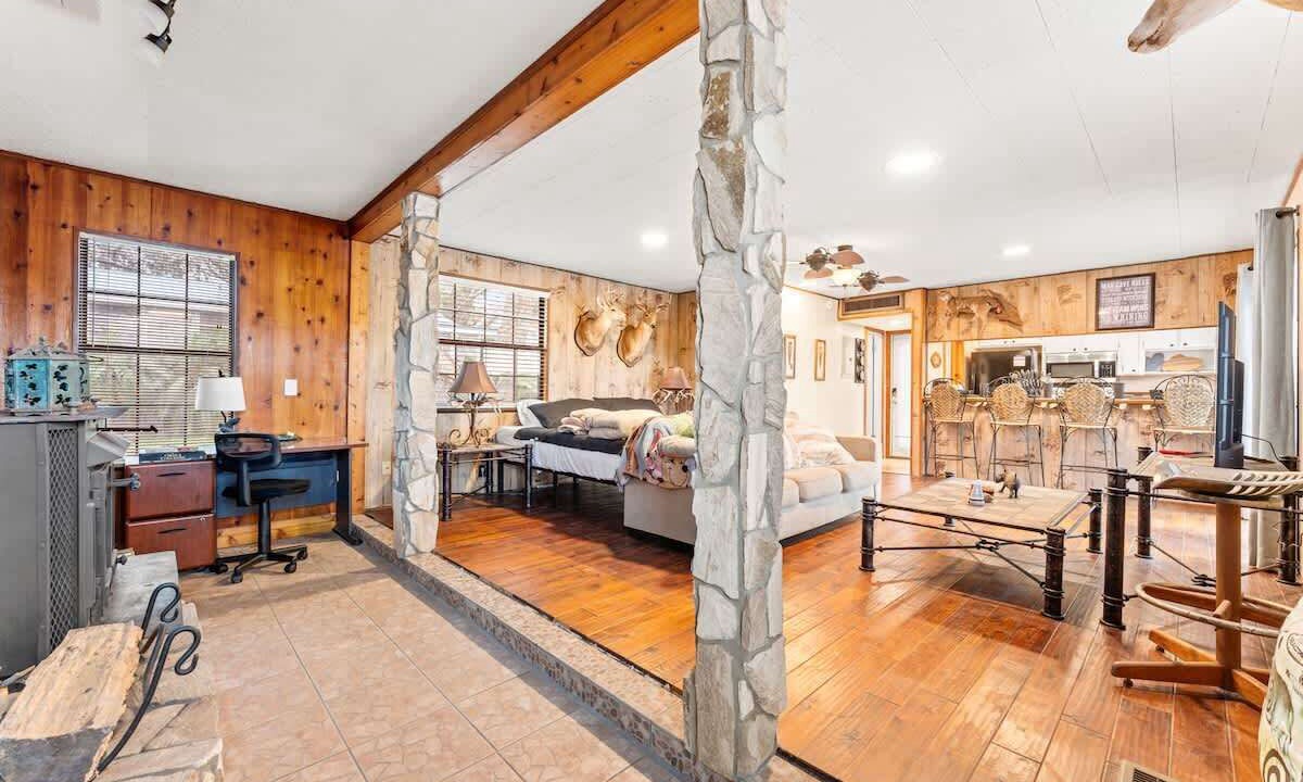 Photo of Livingroom in Northside