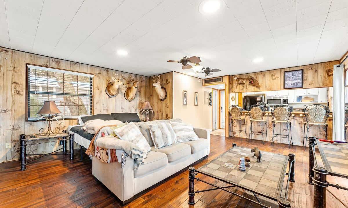 Photo of Livingroom in Northside
