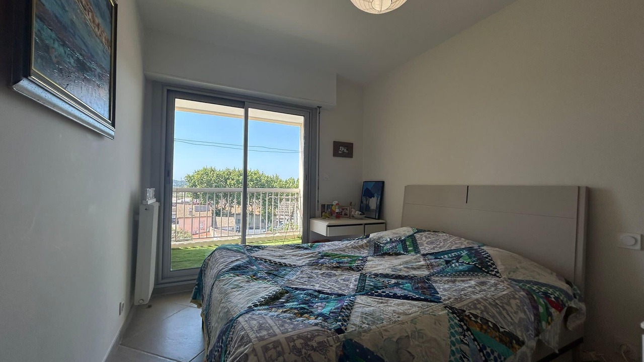 Photo of Bedroom in Razimbaud