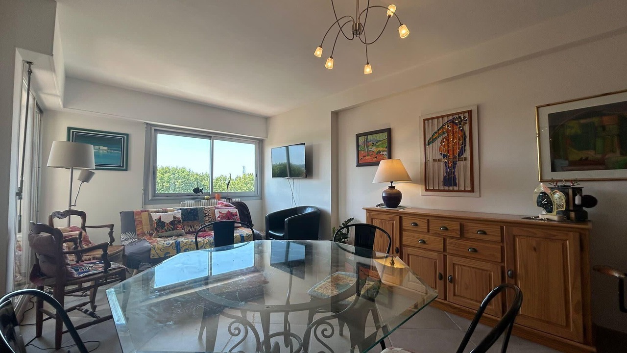 Photo of Livingroom in Razimbaud