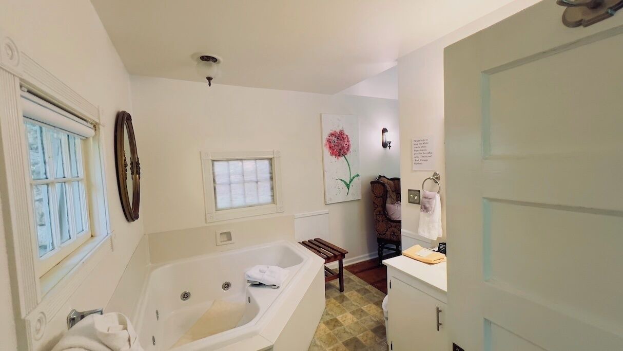 Photo of Bathroom in Eureka Springs Historic District