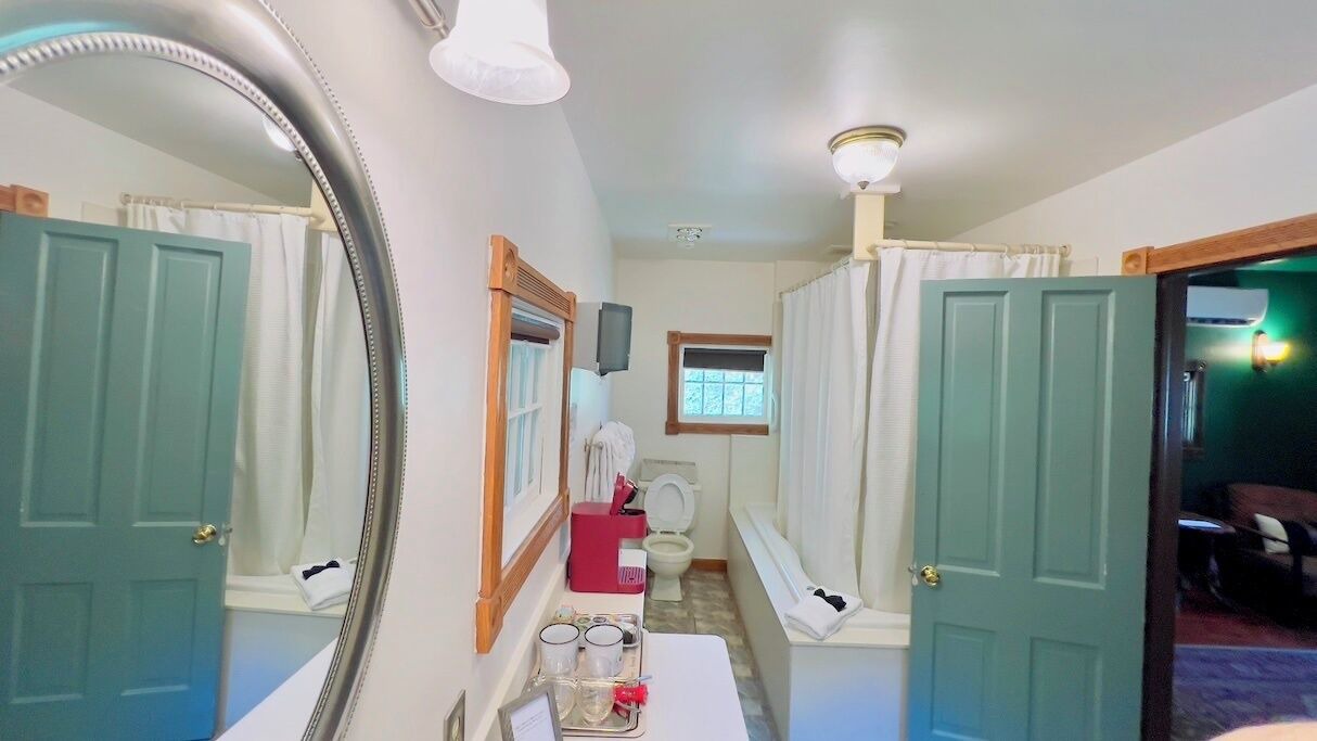 Photo of Bathroom in Eureka Springs Historic District