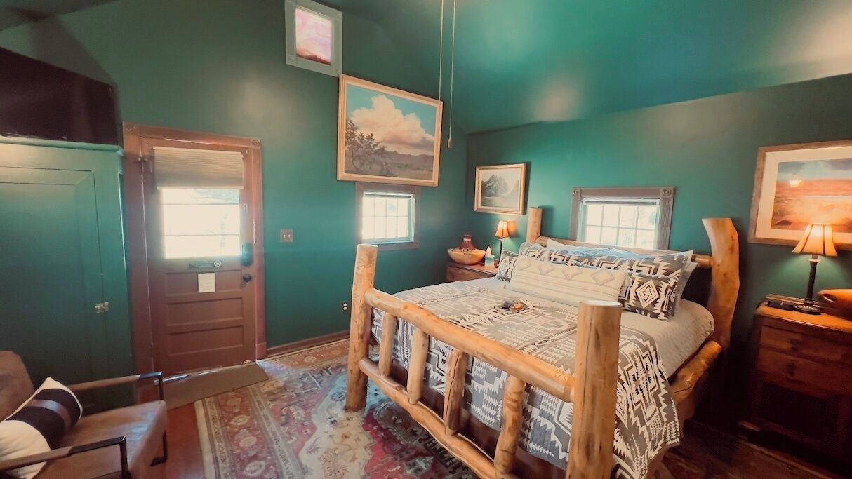 Photo of Bedroom in Eureka Springs Historic District