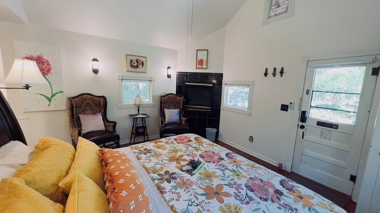 Photo of Bedroom in Eureka Springs Historic District
