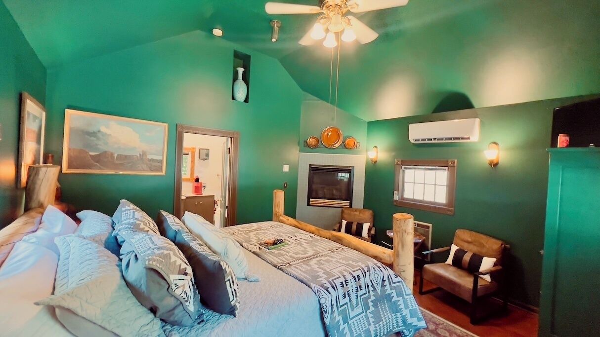 Photo of Bedroom in Eureka Springs Historic District