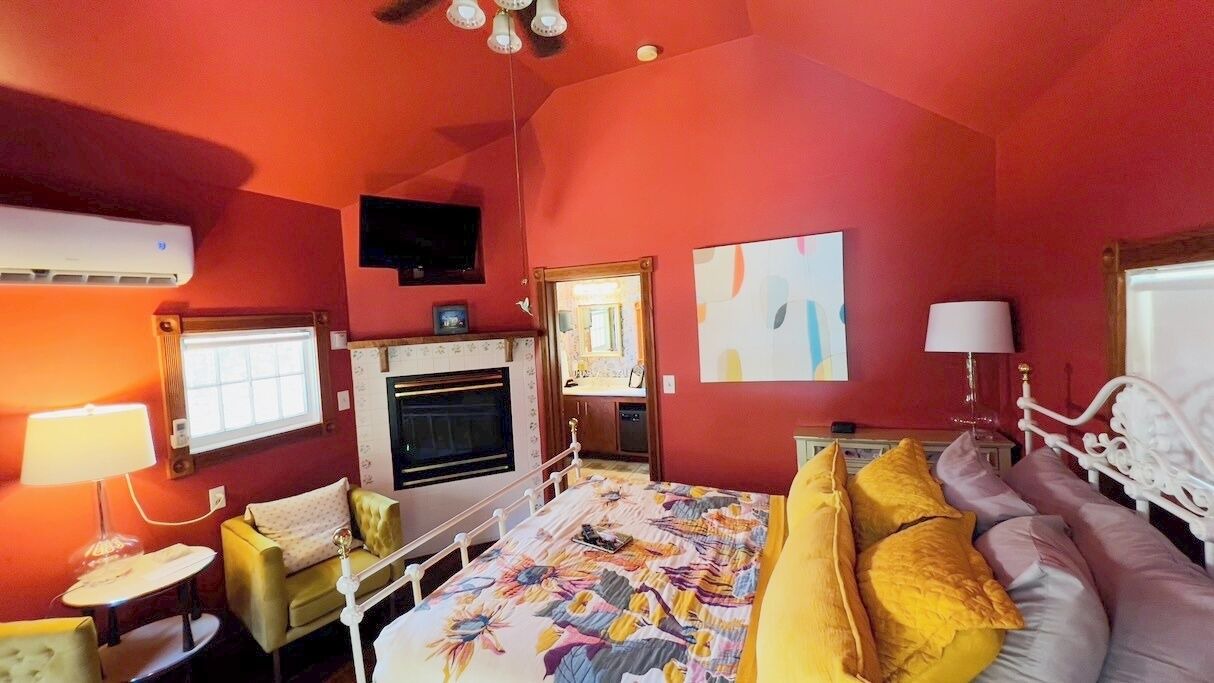 Photo of Bedroom in Eureka Springs Historic District