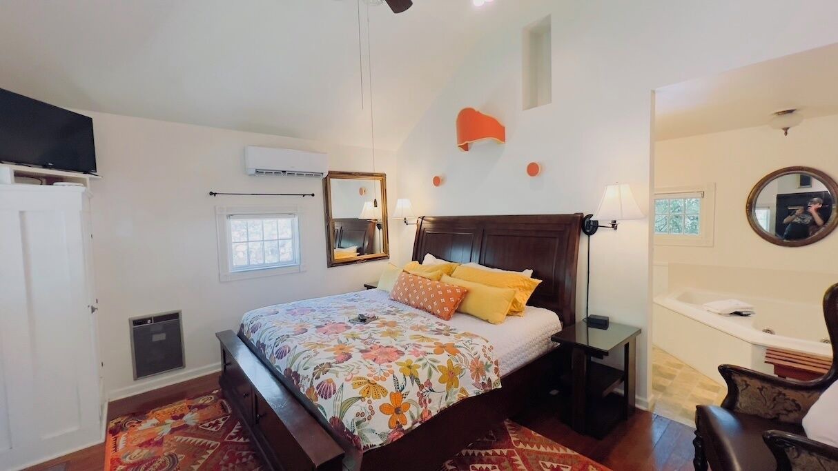 Photo of Bedroom in Eureka Springs Historic District