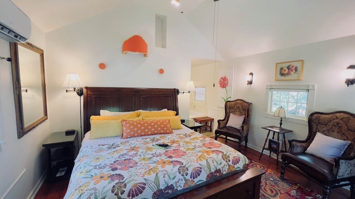 Photo of Bedroom in Eureka Springs Historic District
