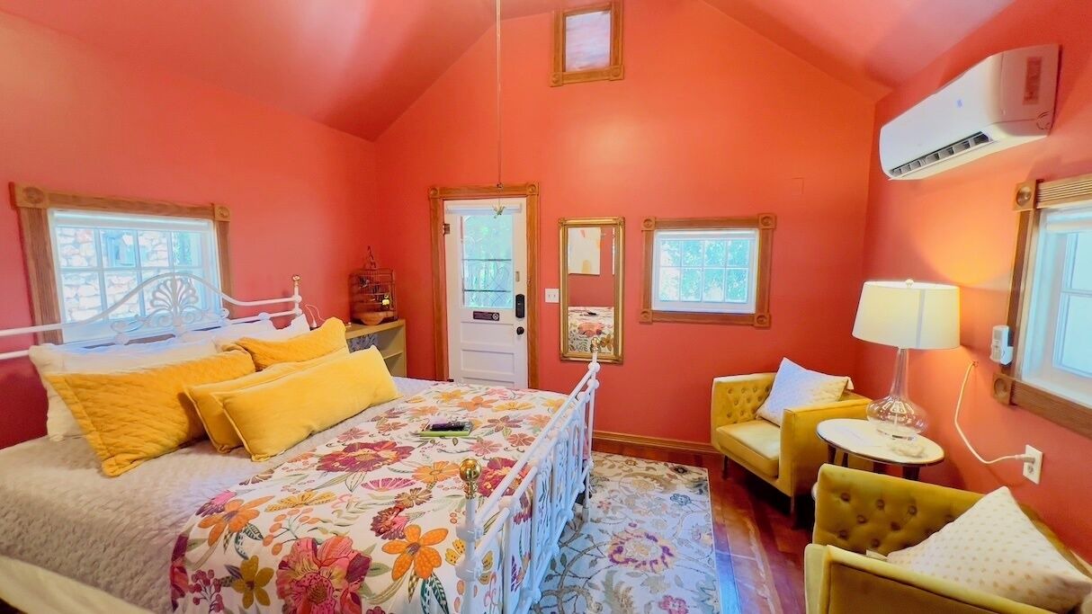 Photo of Bedroom in Eureka Springs Historic District