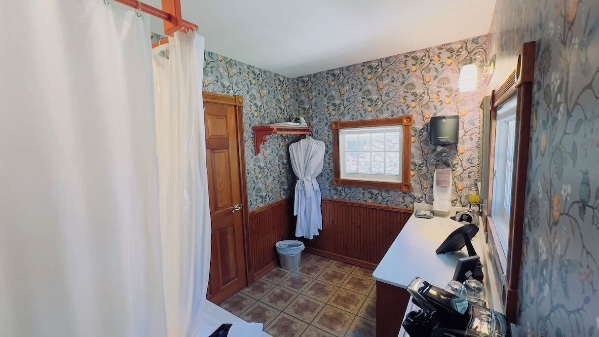 Photo of Bathroom in Eureka Springs Historic District