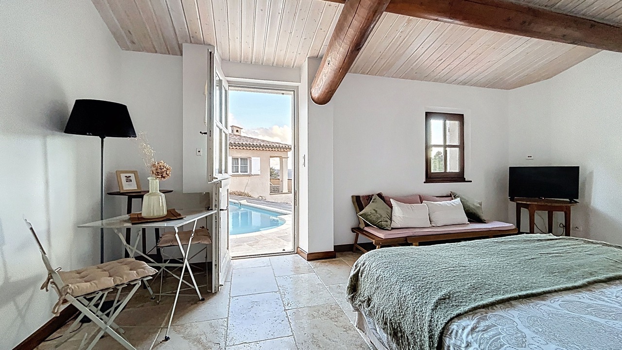 Photo of Bedroom in Villeneuve