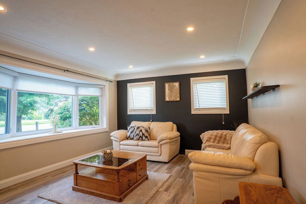 Photo of Livingroom in Tillsonburg