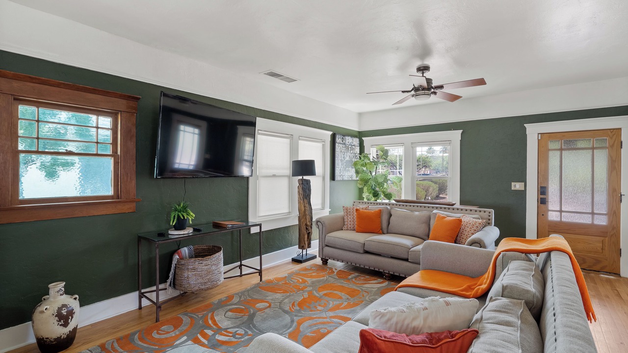 Photo of Livingroom in West University