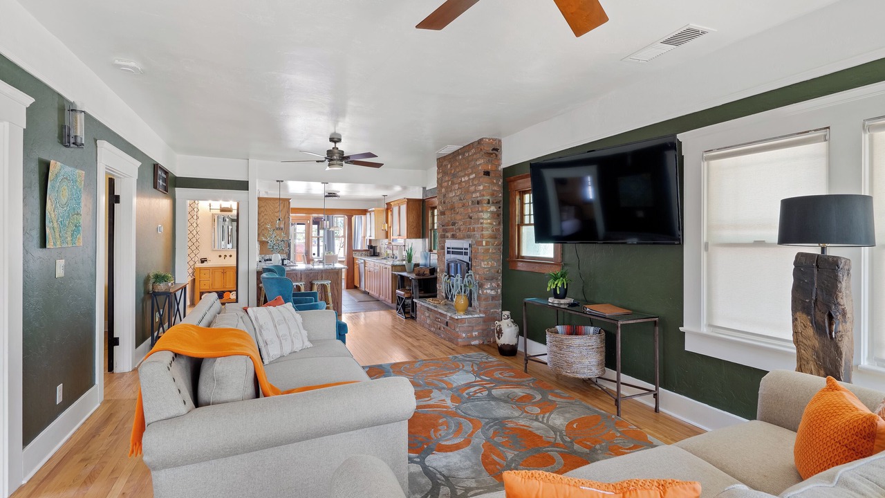 Photo of Livingroom in West University