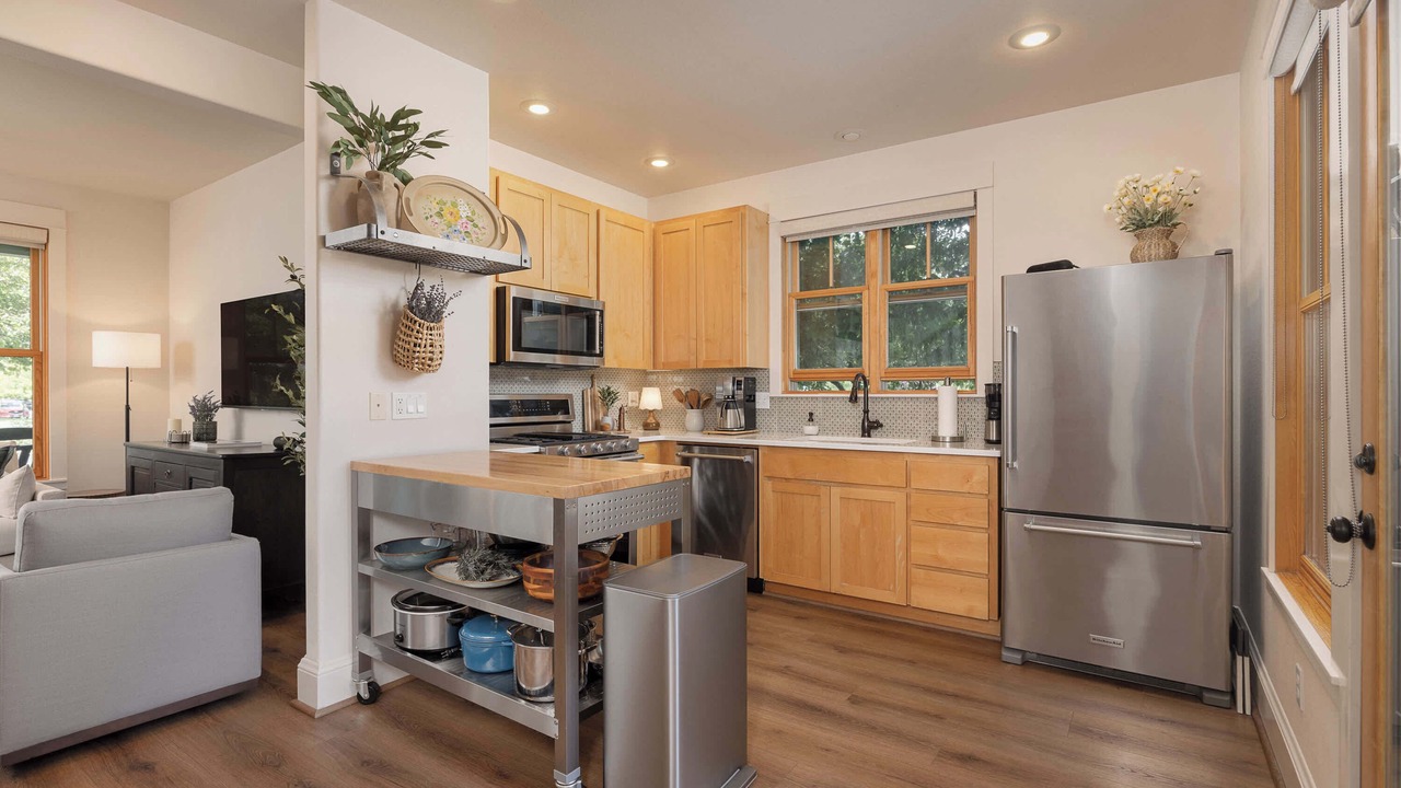 Photo of Others in Sisters