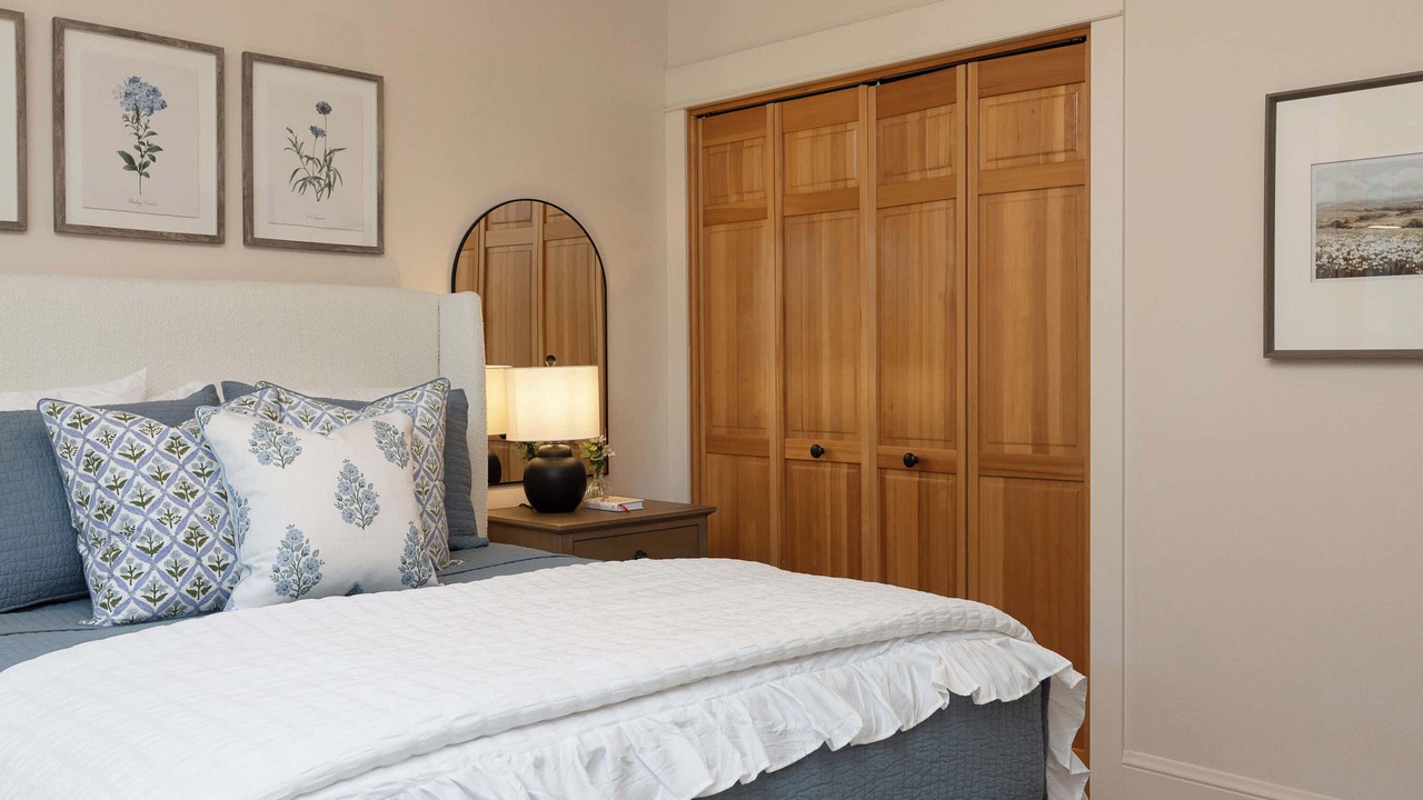 Photo of Others in Sisters