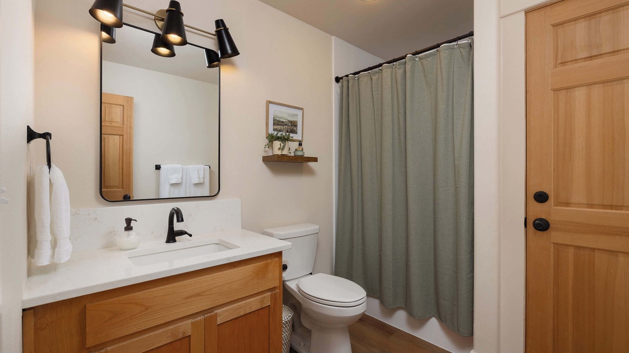 Photo of Bathroom in Sisters