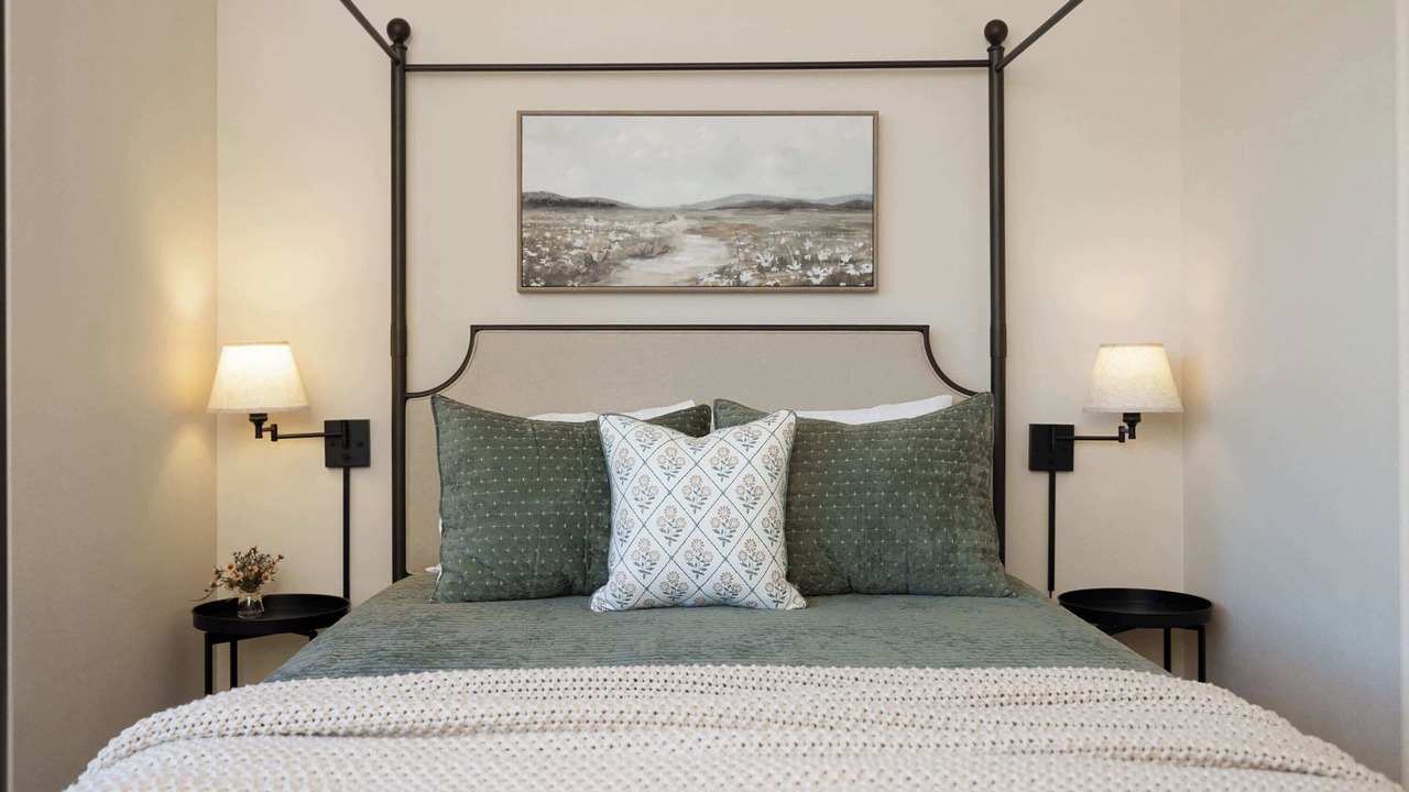 Photo of Others in Sisters