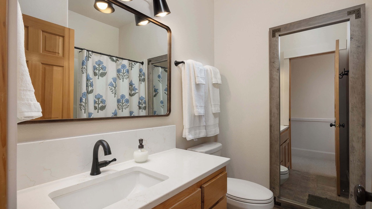 Photo of Bathroom in Sisters