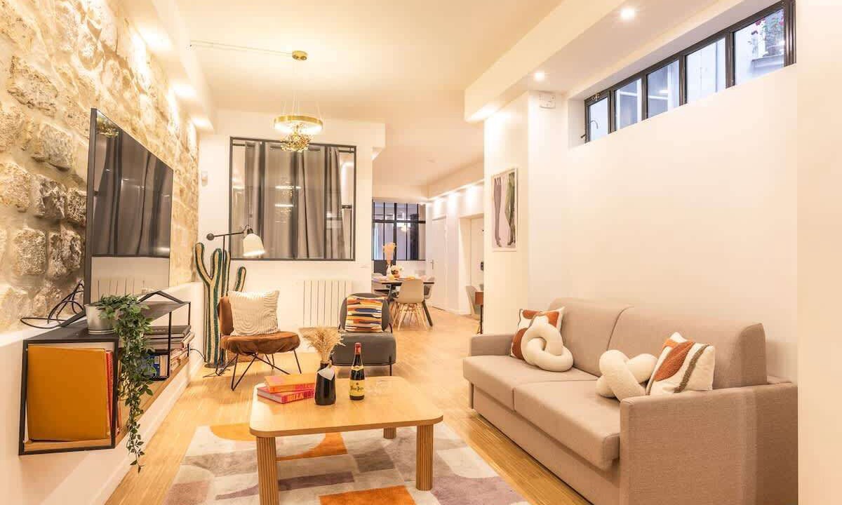 Photo of Livingroom in 18th Arrondissement