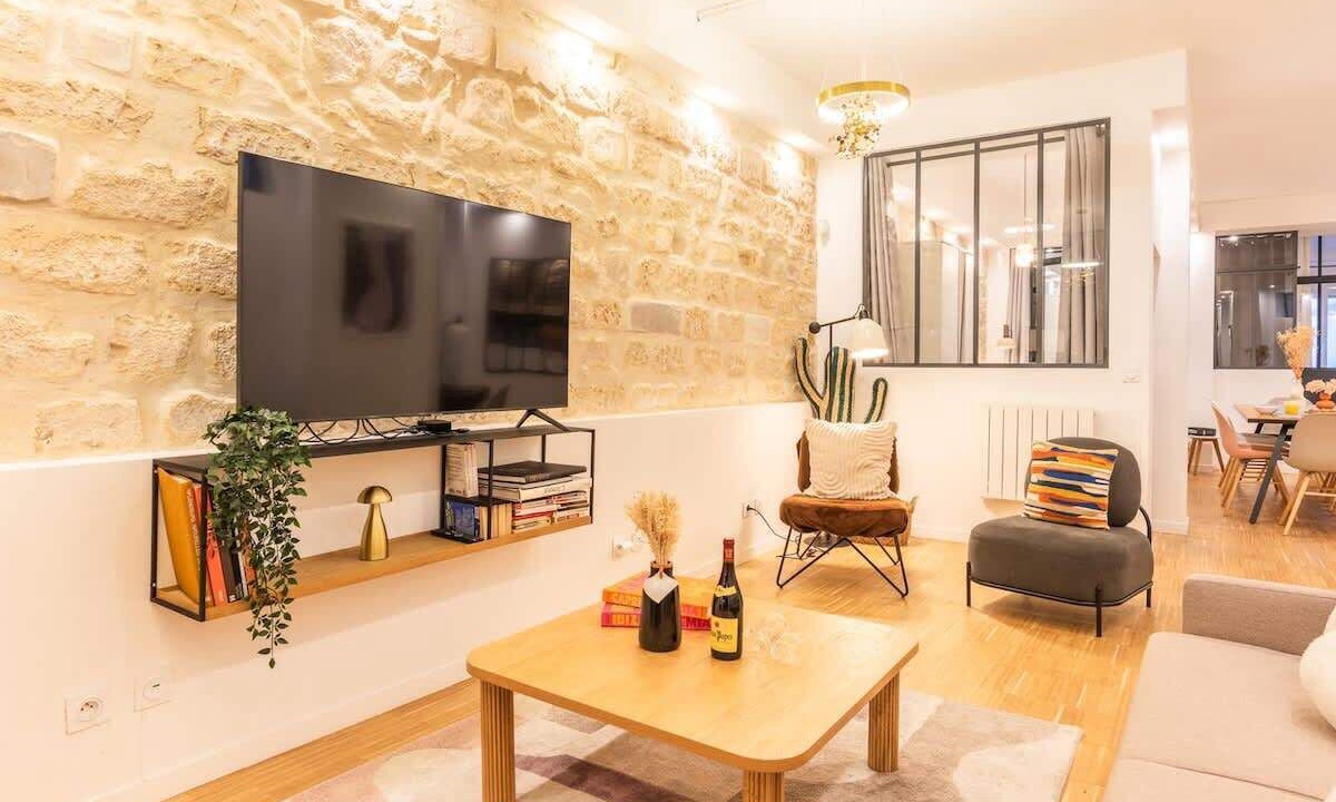 Photo of Livingroom in 18th Arrondissement