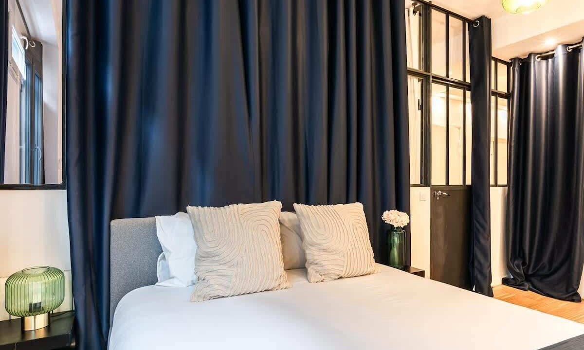 Photo of Bedroom in 18th Arrondissement