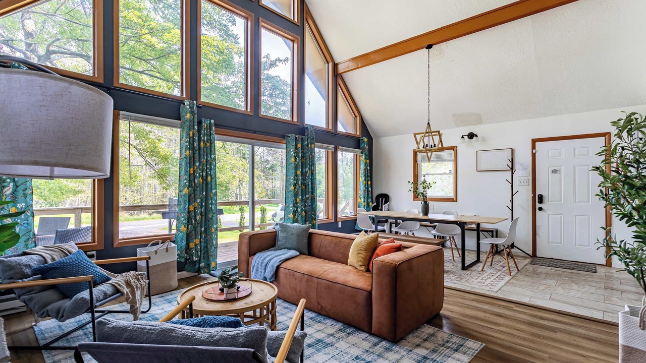 Photo of Livingroom in Tobyhanna