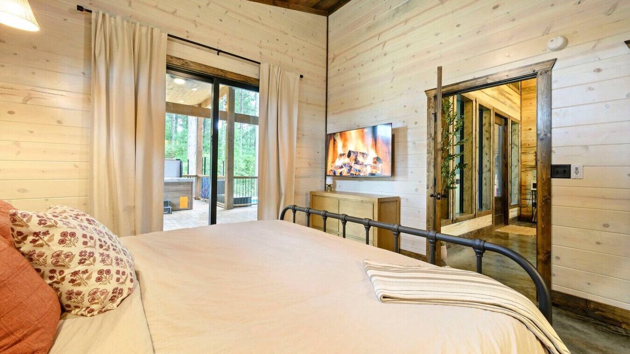 Photo of Bedroom in Pickens