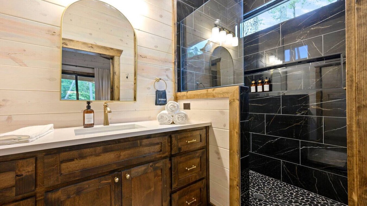 Photo of Bathroom in Pickens