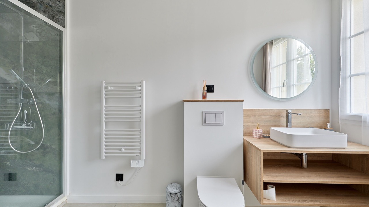 Photo of Bathroom in Surville