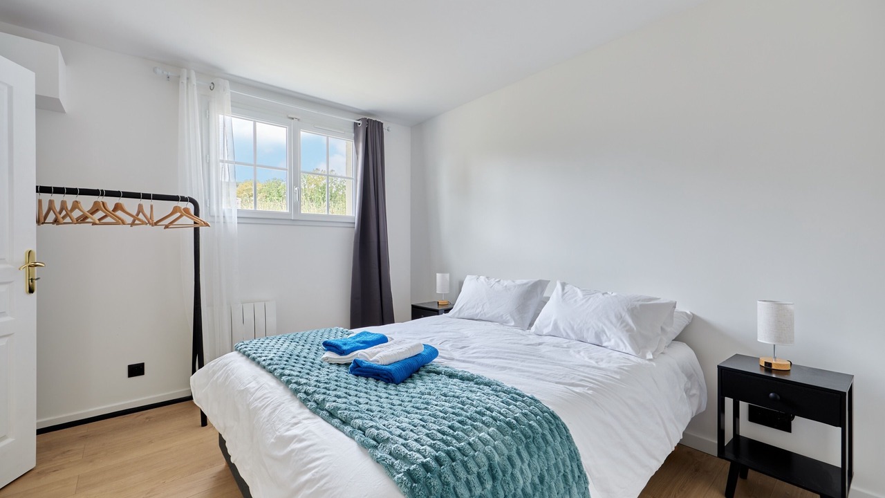 Photo of Bedroom in Surville