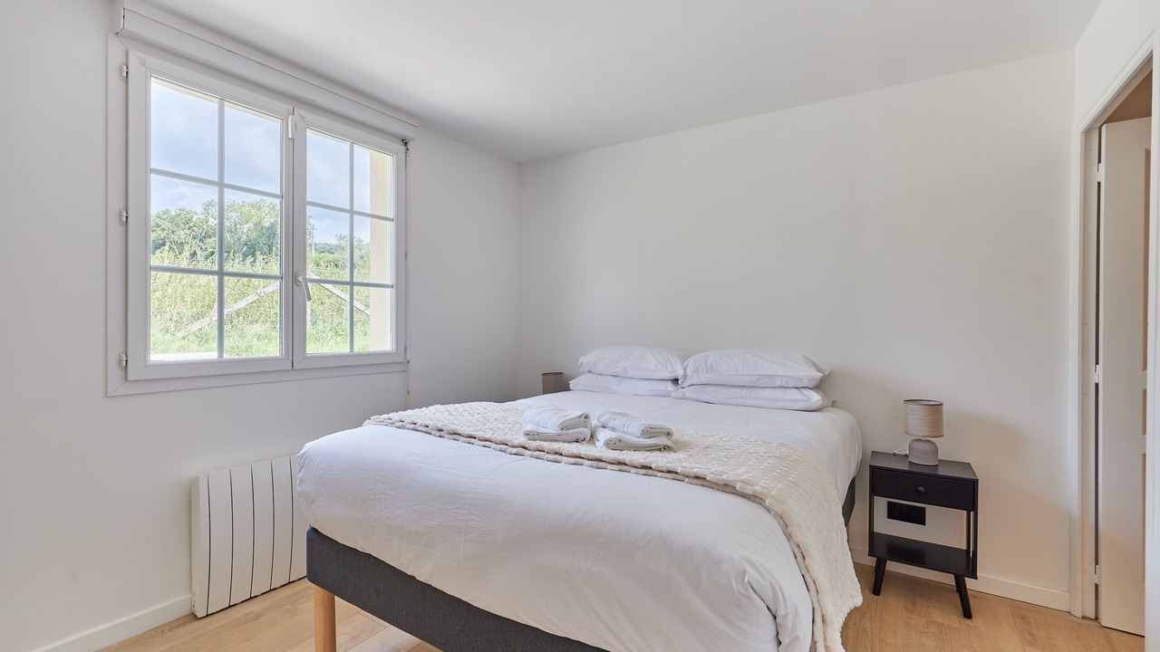 Photo of Bedroom in Surville