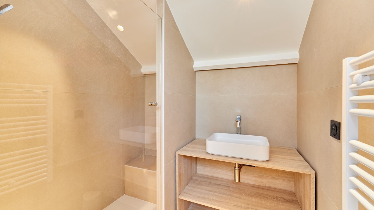 Photo of Bathroom in Surville