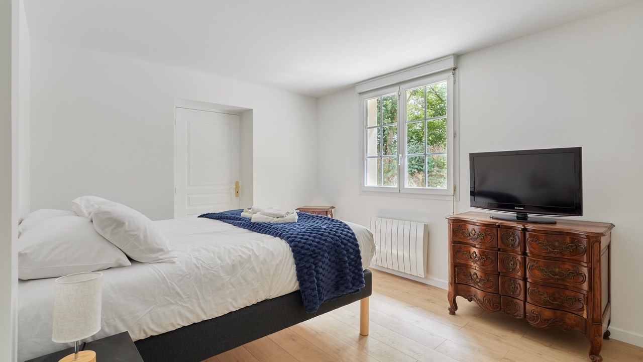 Photo of Bedroom in Surville