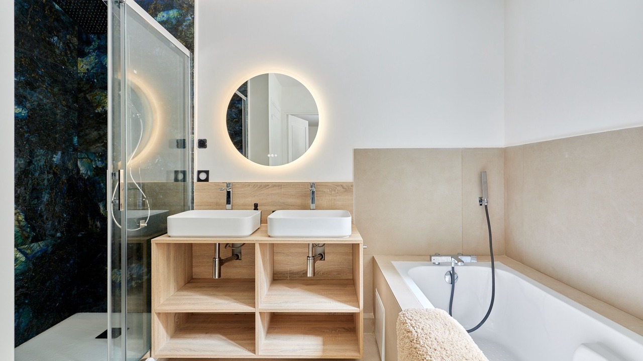 Photo of Bathroom in Surville