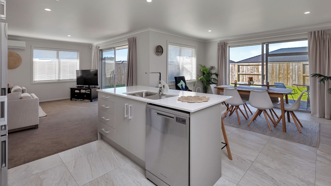 Photo of Others in One Tree Point