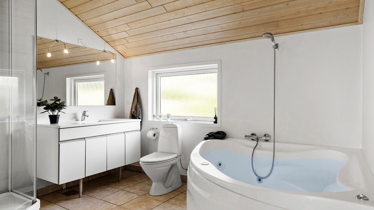 Photo of Bathroom in Hou