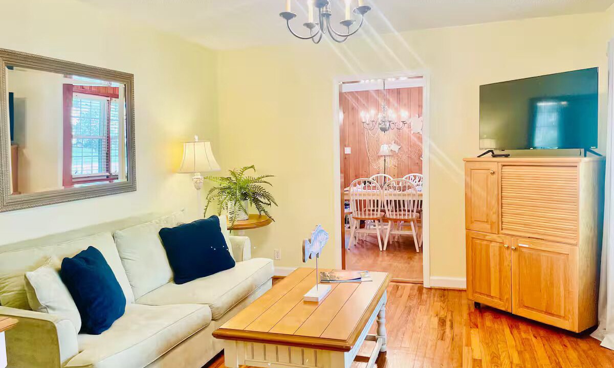 Photo of Livingroom in South River