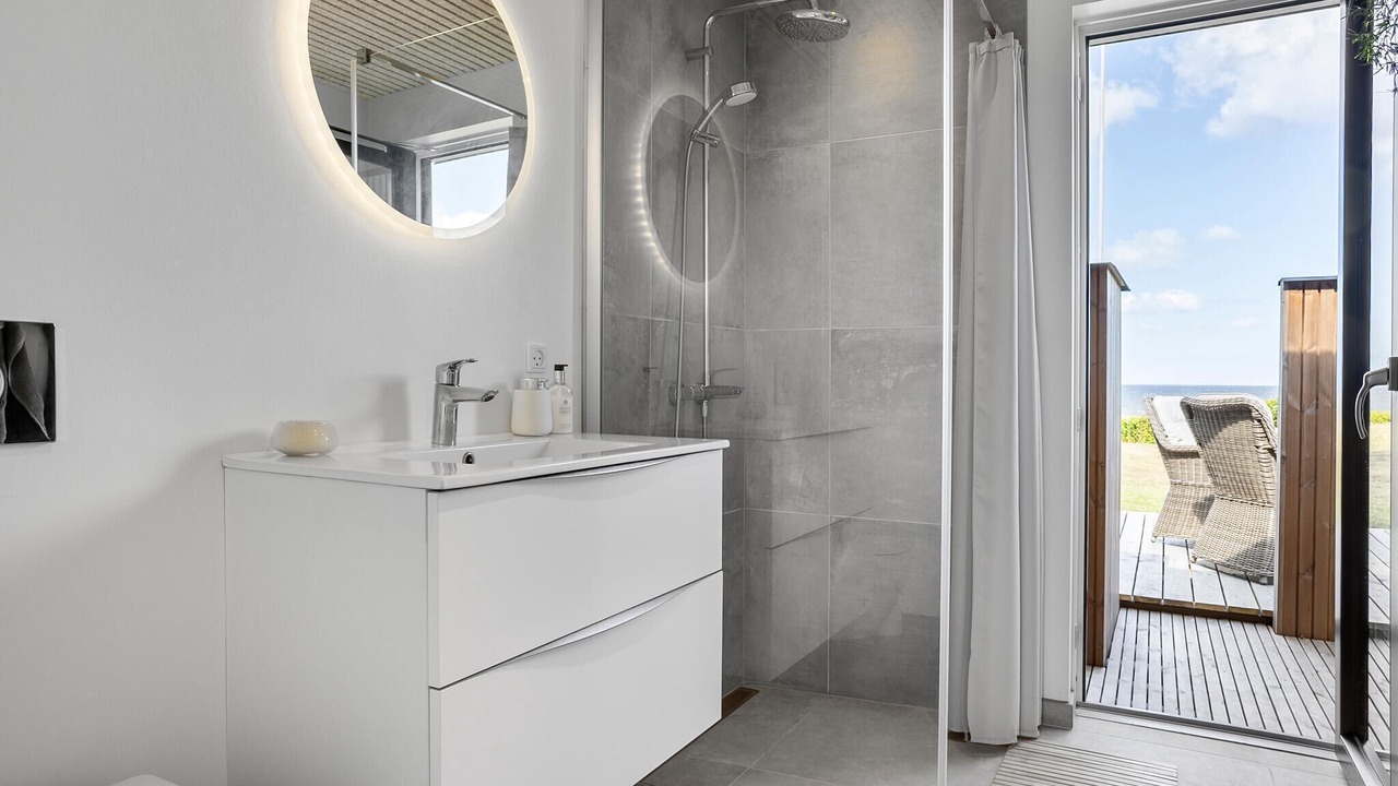 Photo of Bathroom in Fur